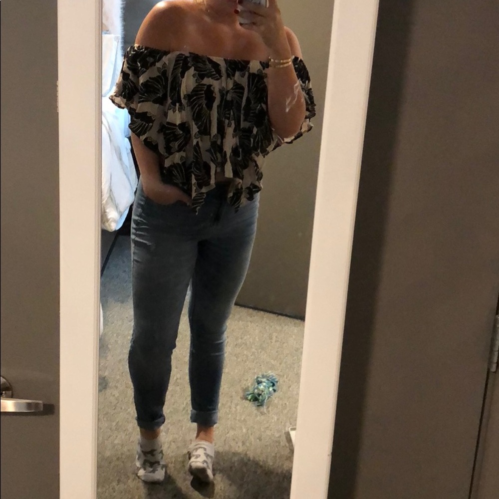 FREE PEOPLE OFF THE SHOULDER CROP TOP